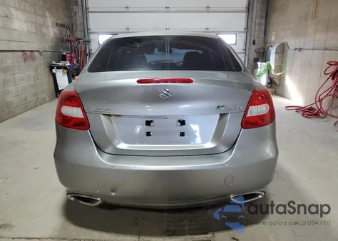 2010 Suzuki Kizashi Se z USA, uszkodzony, nr VIN JS2RE9A38A6100423
